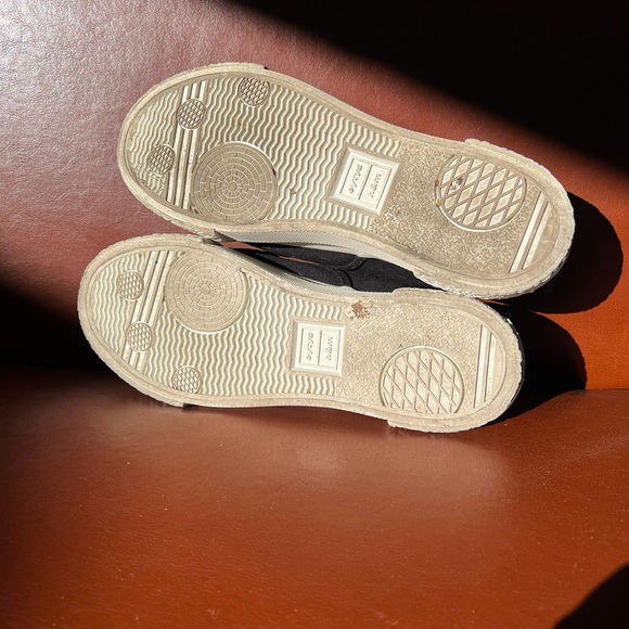 Shoe - Picture 7 of 10